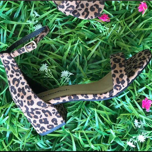 Last 2 City Class Leopard Ankle Strap Heel Sandal - Picture 3 of 8